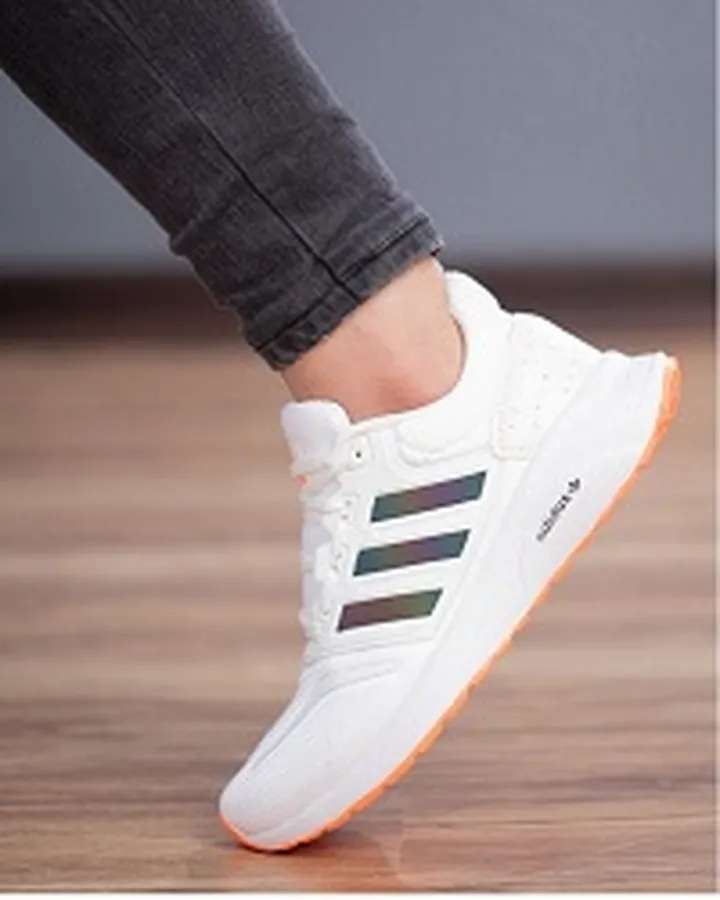 کفش مخصوص پیاده روی adidas