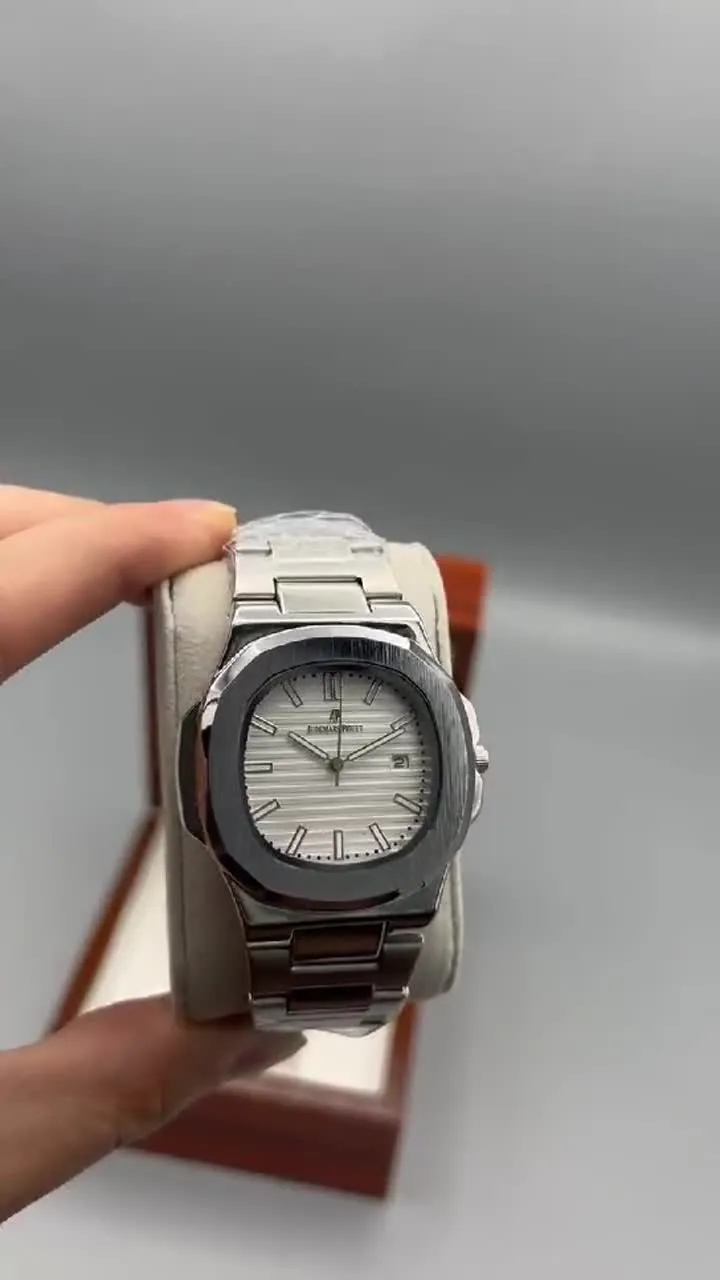 ساعت مچی کلاسیک مردانهAUDEMARS PIGUET نقره ای صفحه روشن