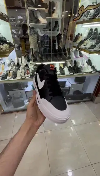 کتونی نایک زنانه دخترانه ونس کفش اسپورت اسپرت شیک نایکی nike مشکی سفید کرمی کرم لژدار لژ دار طبی ورزشی سبک راحت نرم چرم