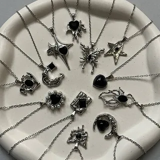 گرد�نبند دارک پینترستی🖤🕷️