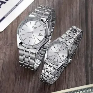 ساعت ست و تکی زنانه و مردانه عقربه ای کاسیو CASIO صفحه گرد سفید بند استیل نقره ایی - تک کد 2721